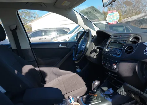 2013 Volkswagen Tiguan S z USA, uszkodzony, nr VIN WVGAV3AX1DW624424